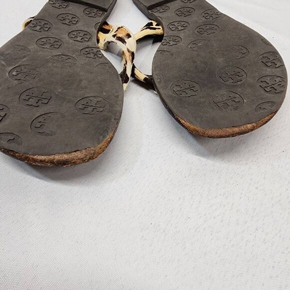 Tory Burch Thora Flip Flops Animal Print Fur Strip Gold Logo Sandals Size 7 - Picture 7 of 8